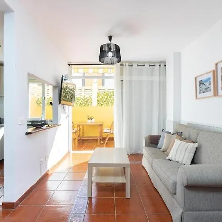 Διαμέρισμα Ocean Breeze,pool,easy Parking,chill Out